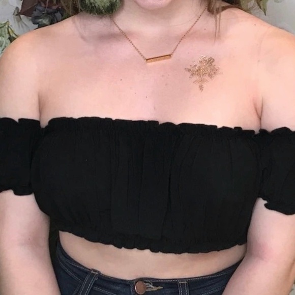 Forever 21 Off The Shoulder Top - Picture 2 of 7